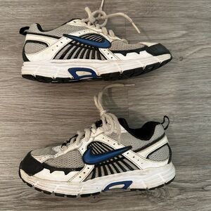 2010 Nike Kids Sneakers in White and Blue Size 1.5 Boys